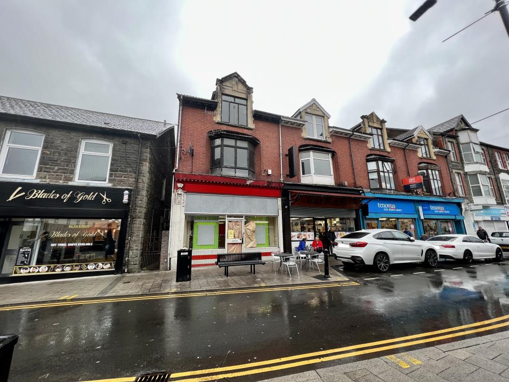 Lot: 62 - A TRIPLE ELEMENT MIXED RESIDENTIAL AND COMMERCIAL PROPERTY FOR REFURBISHMENT -